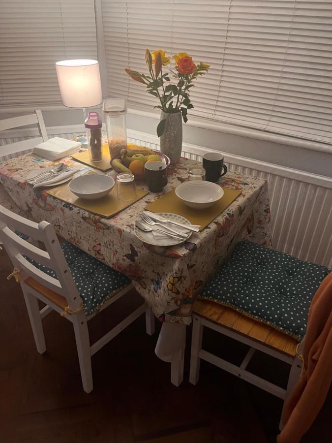 Home From Home Cosy B&B London Kültér fotó